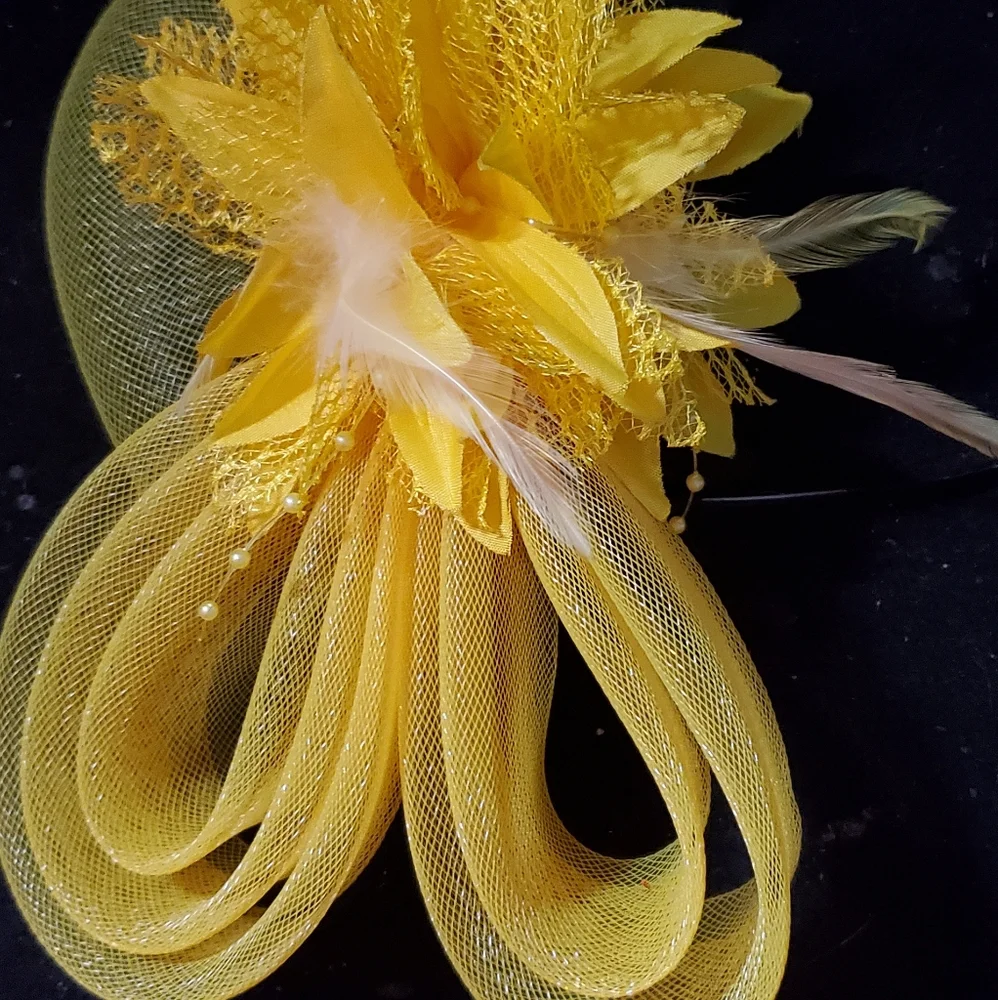 Fascinator - Picture 3 of 3